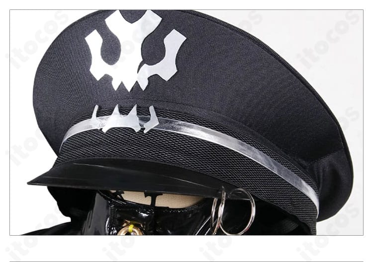 シャックル カトリーナ衣装の帽子ディテール。エンブレム風装飾と縁取りの仕上げ