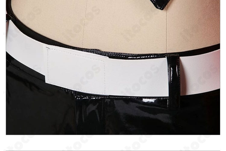 シャックル カトリーナ衣装の腰ベルト装飾。バックルとストラップの細部