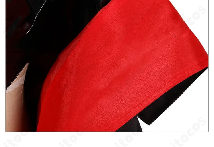 シャックル カトリーナ衣装のコート襟元。赤い衣領と縫製ラインの拡大