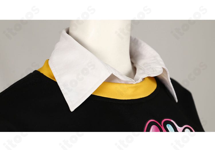 新井素羽 コスプレ衣装の襟元ディテール。襟の形状と装飾の配置が分かる近接画像