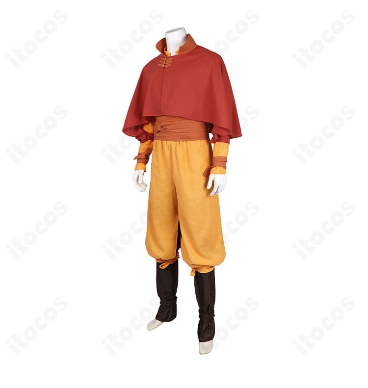 実写版アンのコスプレ衣装 サイドビュー。外套の落ち感とズボンの可動域が分かる角度の写真。