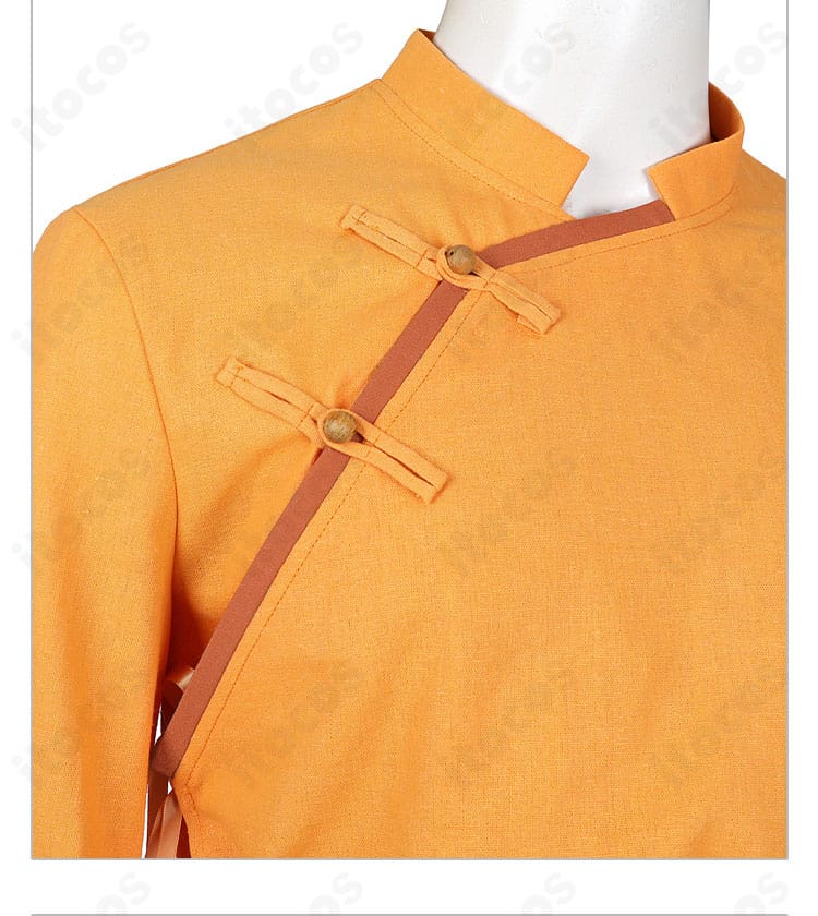 斜襟ディテールの拡大。実写版準拠の角度とステッチラインが分かる写真。