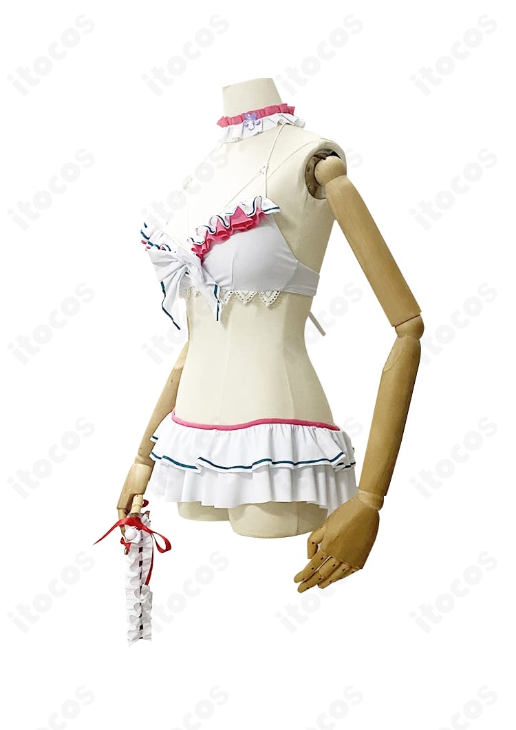 博衣こより 水着コスプレ衣装の側面。太もも飾りやチョーカーのバランスが映える、美しいラインのディテール