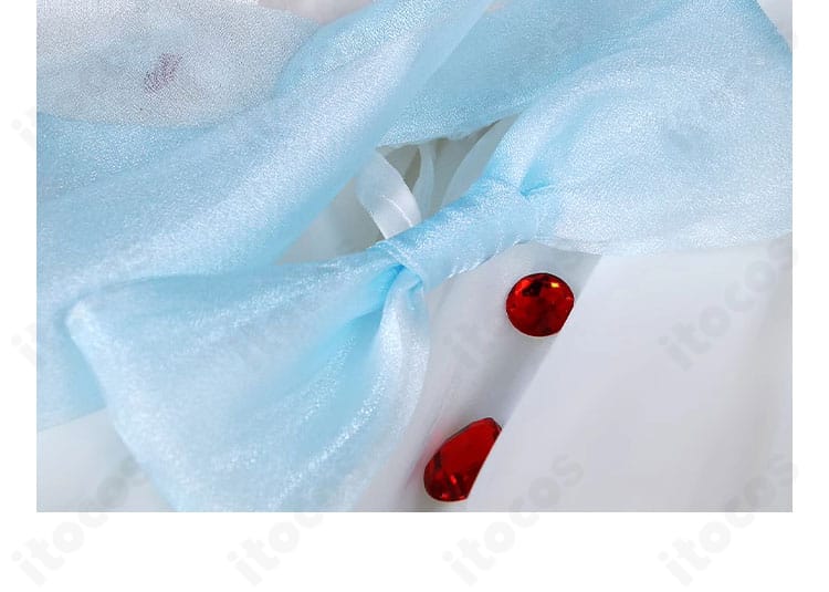 腰部の蝶結びと宝石調飾りのクローズアップ。華やかな背面アクセント