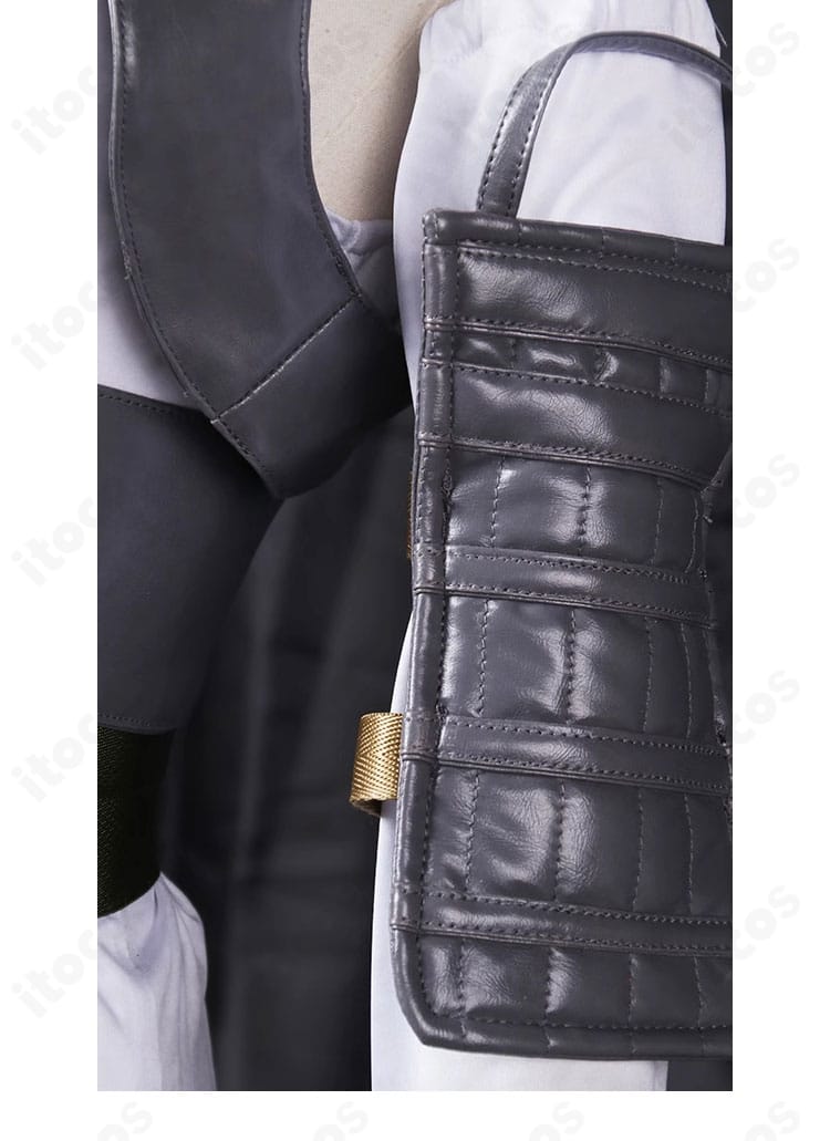 腕周りの装飾とアームカバー、手袋の質感を示したクローズアップ