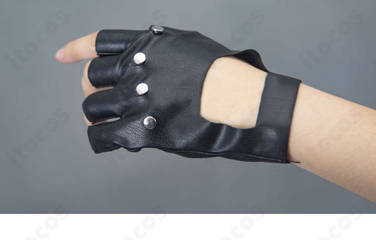 メイデン衣装の手袋と手首周りの装飾ディテール