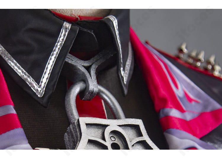 メイデン衣装のつけ襟と胸元装飾のクローズアップ