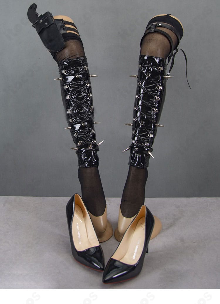 メイデン衣装のパンツと靴のフロントディテール