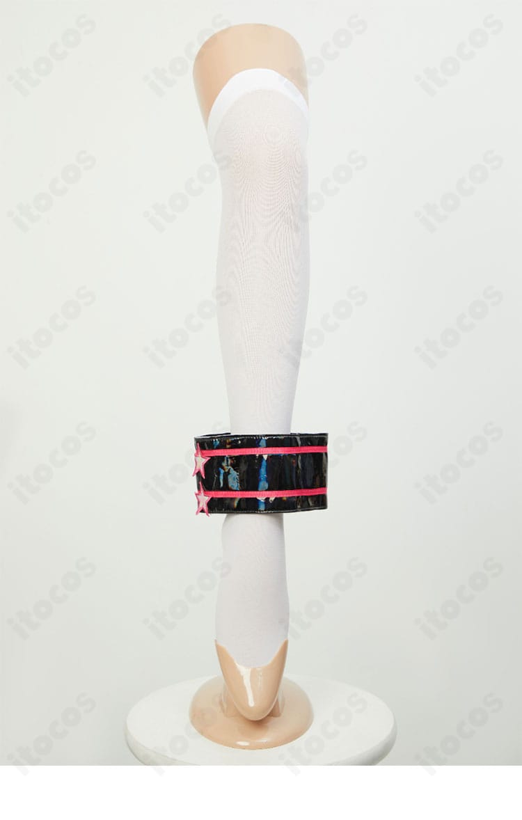 腿飾りの正面。巡音ルカらしさを引き立てるモチーフ構成。