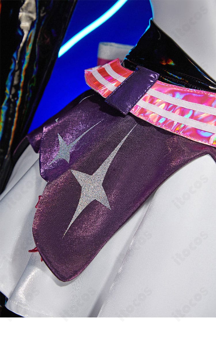 腰部の装飾。ベルトとポイント飾りの配置で立体感を出した巡音ルカ衣装。