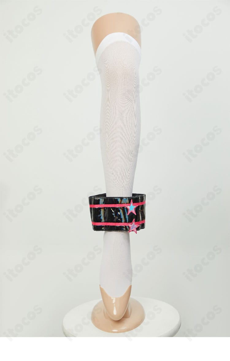 足元と腿飾り。バランスの取れたレッグラインを演出する巡音ルカ衣装。