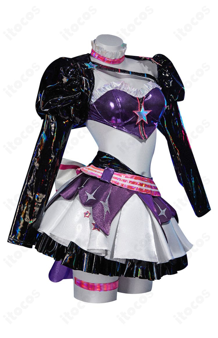 側面全体。腕・腰部の装飾配置とラインを確認できる巡音ルカ衣装。