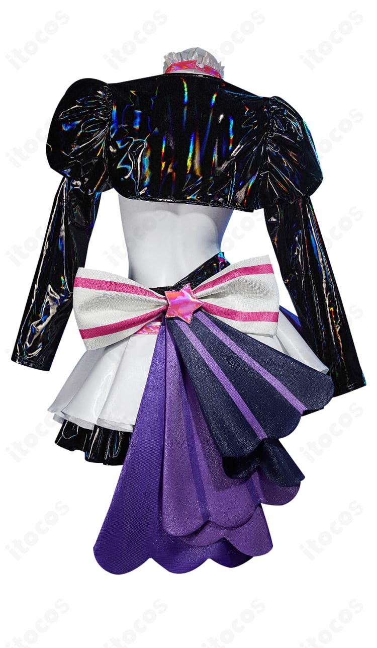 背面全体。大ぶりの蝶結びと背部装飾が映える巡音ルカコラボ衣装。