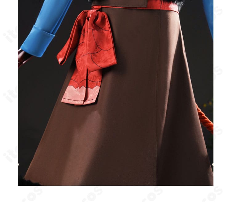 スカート裾周りの装飾ディテールと揺れ感