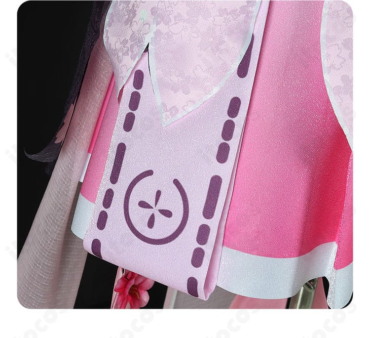 桜ミク衣装の裾（衣摆）ディテール。流れるラインとグラデーションが特徴の意匠。