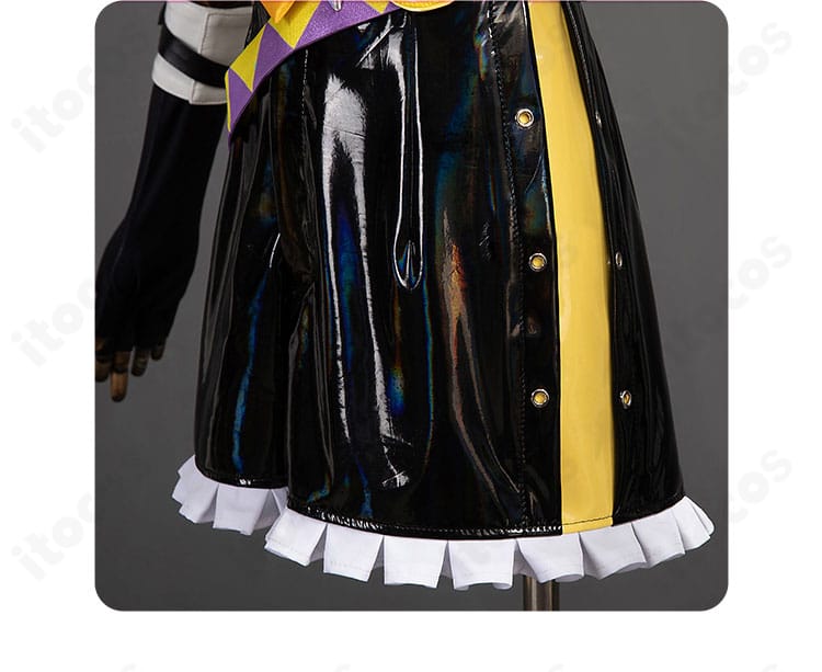 スカート風パーツの装飾ディテール（ショートパンツ上のレイヤー）。裾の縁取りと動きの出る設計。