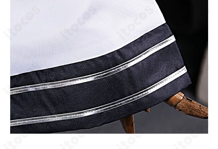 リバース：1999 バルーンパーティー 袖口装飾のアップ。ボタンとトリム