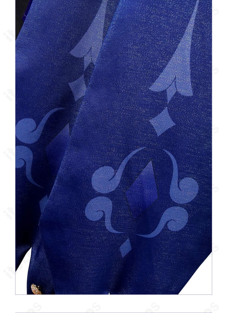 背面装飾の拡大：コート中央の意匠と生地のハリ感