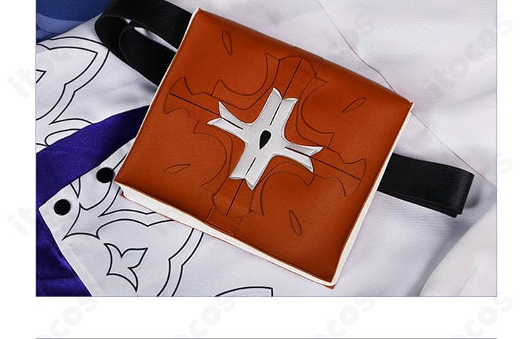 ウエストポーチのディテール：実用的な収納と金具のデザイン