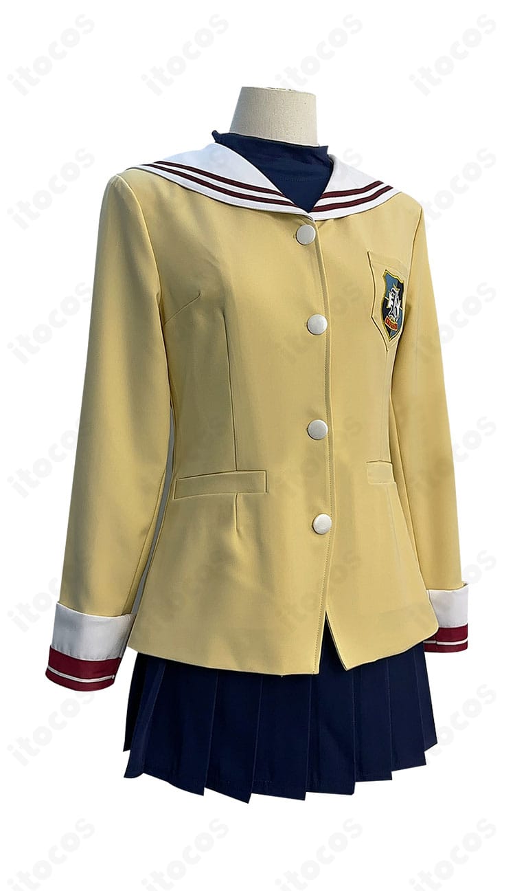 古河渚コスプレ衣装の右側面。袖口トリムとコートのサイドライン、スカートのシルエットを確認できる画像。