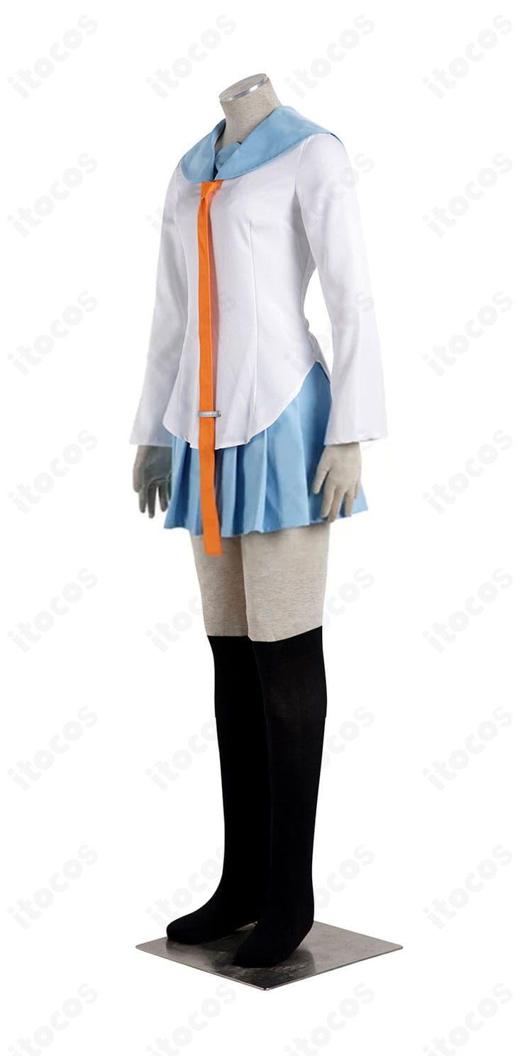 桐崎千棘 コスプレ衣装の側面。スカートのシルエットとトップスのフィット感が分かる角度