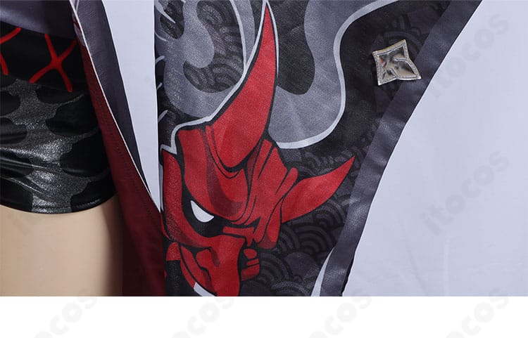 黄泉 戦闘服コスプレの前胸装飾アップ。高品質刺繍と異素材パネルでモチーフを精密に再現。