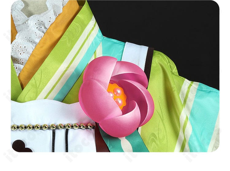 胸の花飾りアップ。華やかなアクセントが特徴の天祥院英智コスチューム。