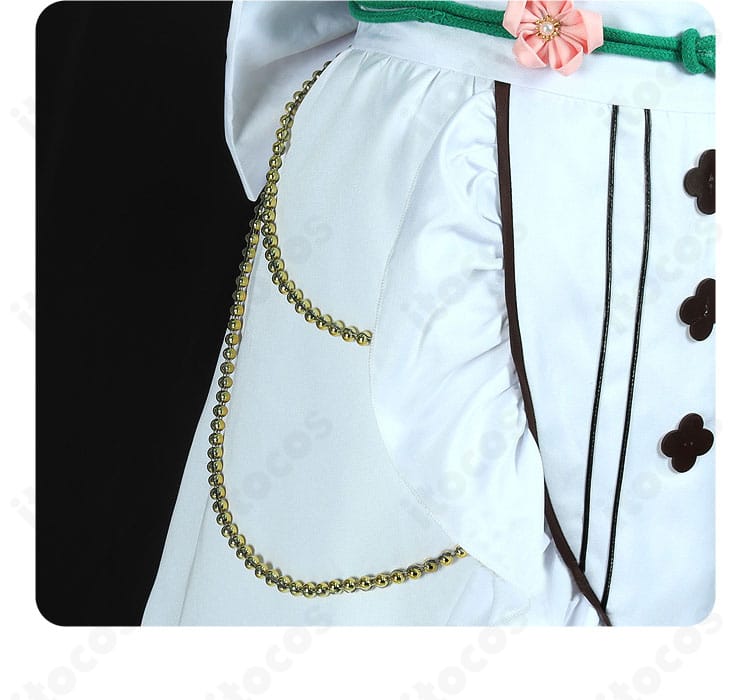 襟に配されたビーズの近接写真。細部まで丁寧な仕上がり