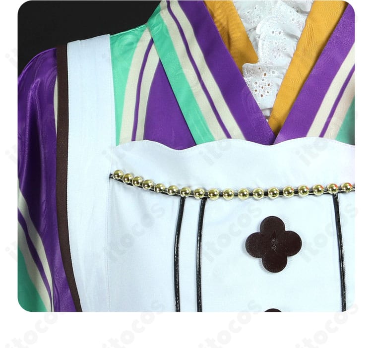 胸元の花モチーフ装飾ディテール。繊細な模様が映える