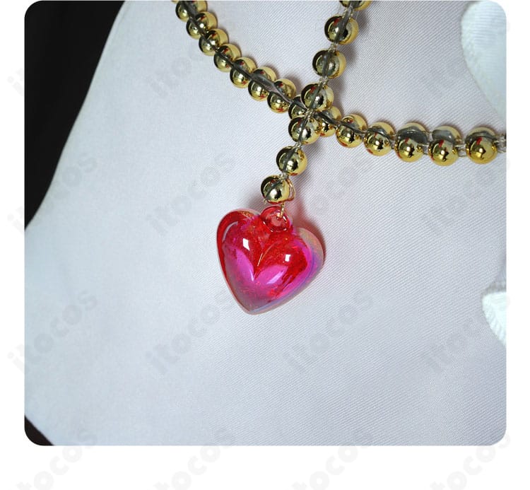 スカート裾のビーズ装飾。可愛らしい揺れ感を生むビーズが並ぶディテール