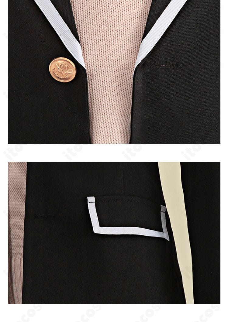 コート胸元のポケットとボタンのアップ。実用性とリアルな制服感を両立した仕上がり。