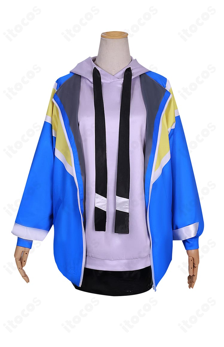 山ノ内花音 コスプレ衣装の正面全身。コートとスカートのライン、刺繍ディテール、帽子や太ももベルトまで高再現で撮影映えする構成。