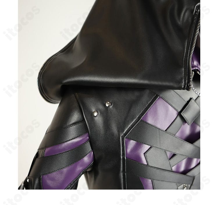 肩章と袖周りの装飾構成（立体パーツと配色のバランス）