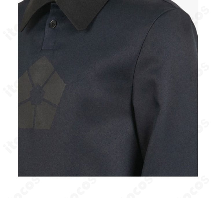 肩から袖にかけての縫製・パターンディテール。可動域とステッチの仕上がりを確認。