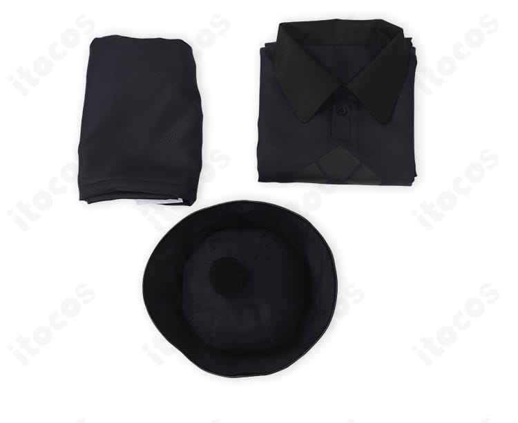 セット内容の平置き画像。トップス、ズボン、帽子の3点構成が一目でわかる。