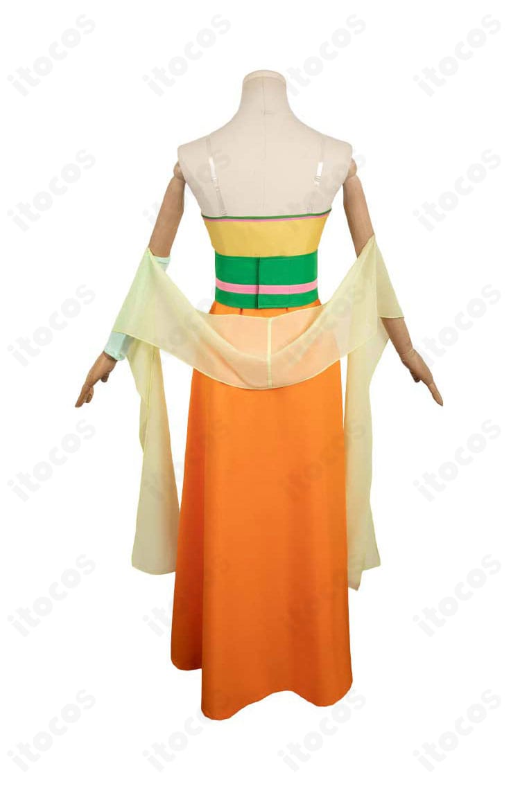 猫猫 宴会衣装コスプレの背面。背中まわりの装飾と披帛のたゆみ、裾のレイヤー感が確認できる。