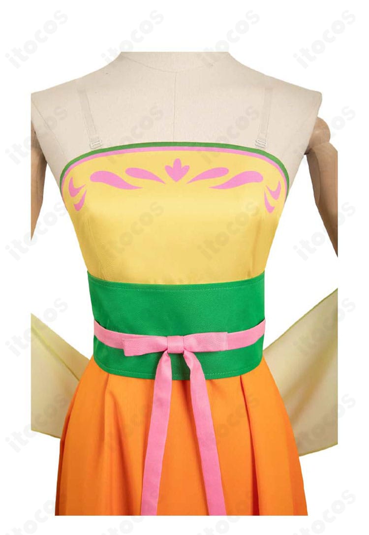 猫猫 宴会衣装コスプレの装飾ディテール。刺繍風の縁取りや飾り紐、アクセサリーの質感を接写。