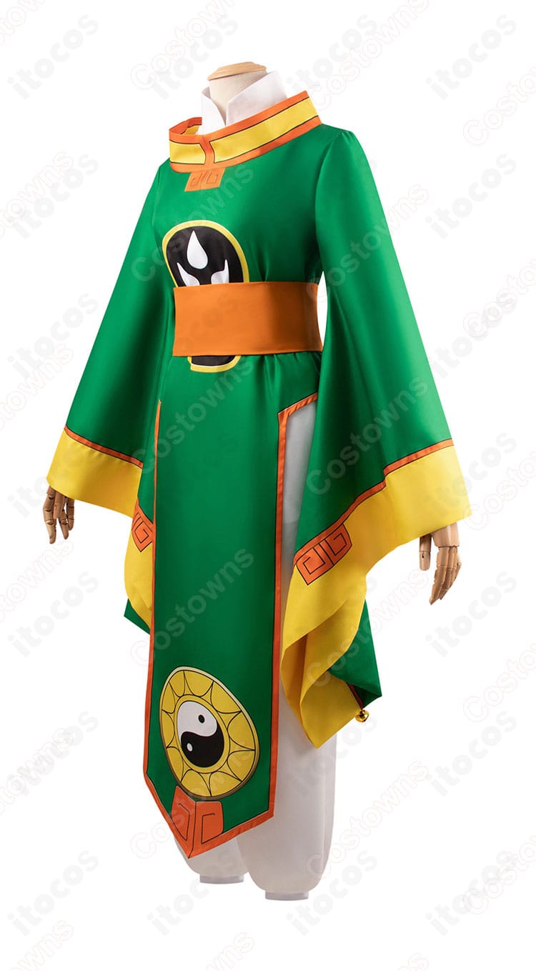 李小狼コスプレ衣装の側面。袖やズボンのライン、ベルト位置まで確認でき、フィット感の良さが伝わる角度。