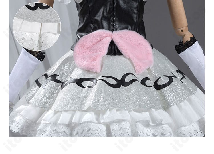 背部装飾の拡大。背飾りの形状と取り付け位置がわかる詳細写真