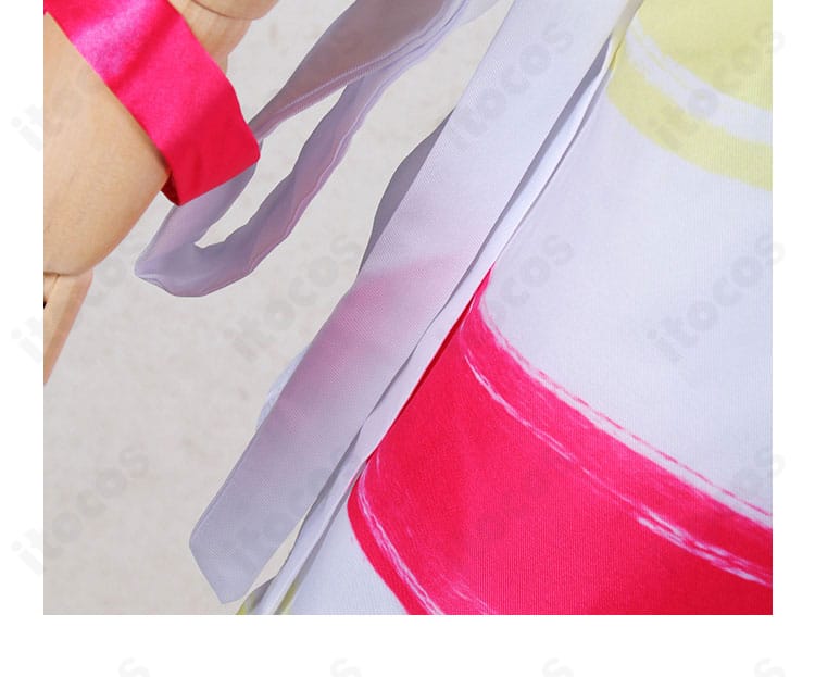 アキ・ローゼンタール コスプレ衣装の手首・腕飾りディテール（ゲーミング私服）