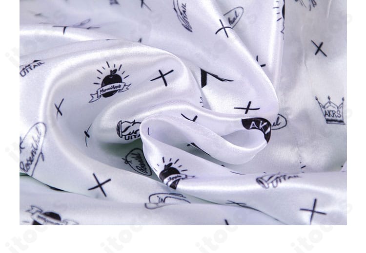 アキ・ローゼンタール コスプレ衣装の素材感ディテール。表面の質感が分かる接写