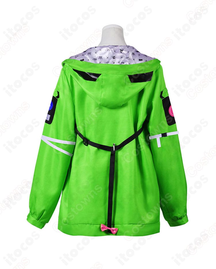 アキ・ローゼンタール コスプレ衣装の背面ディテール。レイヤードの後ろ姿