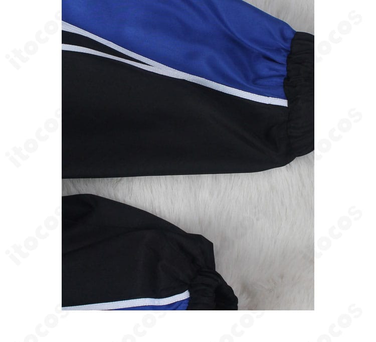 ズボン部分の質感と縫い目をクローズアップ。動きやすさと形状保持のバランスが伝わる。