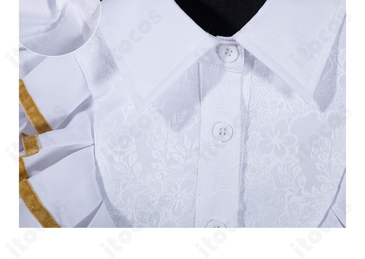 南みれぃ コスプレ衣装の襟元装飾ディテール。スカーフ留めと装飾モチーフの近接画像。