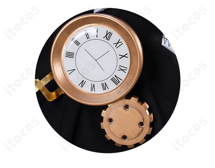 21号・XXI コスプレ衣装の腰部：時針モチーフ風アクセサリーのアップ。質感と造形の細部が分かる画像。