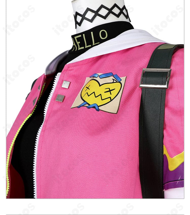 前胸パーツの装飾。メタル調エンブレムと配置を精密に再現し、撮影で映える質感。