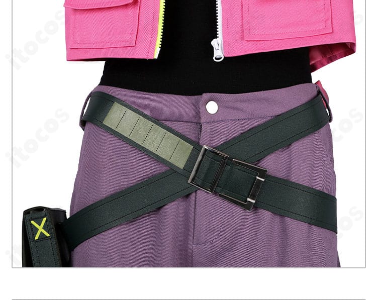 腰包（ポーチ）周りの装飾。ゲーム由来のユーティリティ感を表現したパーツ構成。