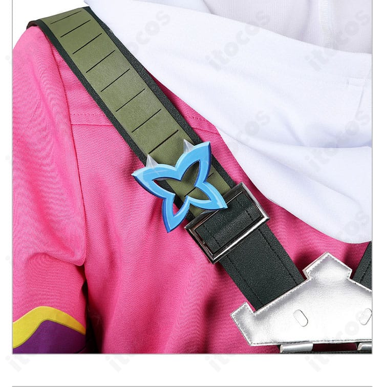 背帯部分の拡大。ストラップの取り回しとバックパネルの造形を確認できます。