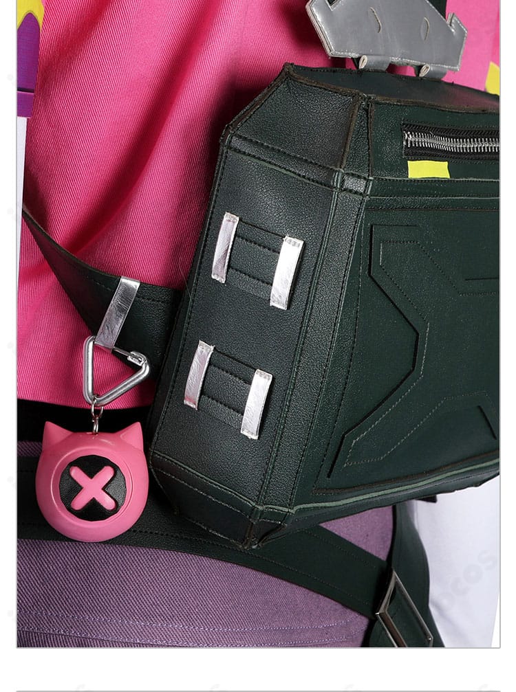 バックパックの詳細。容量感と外装のパネルラインを忠実に再現。