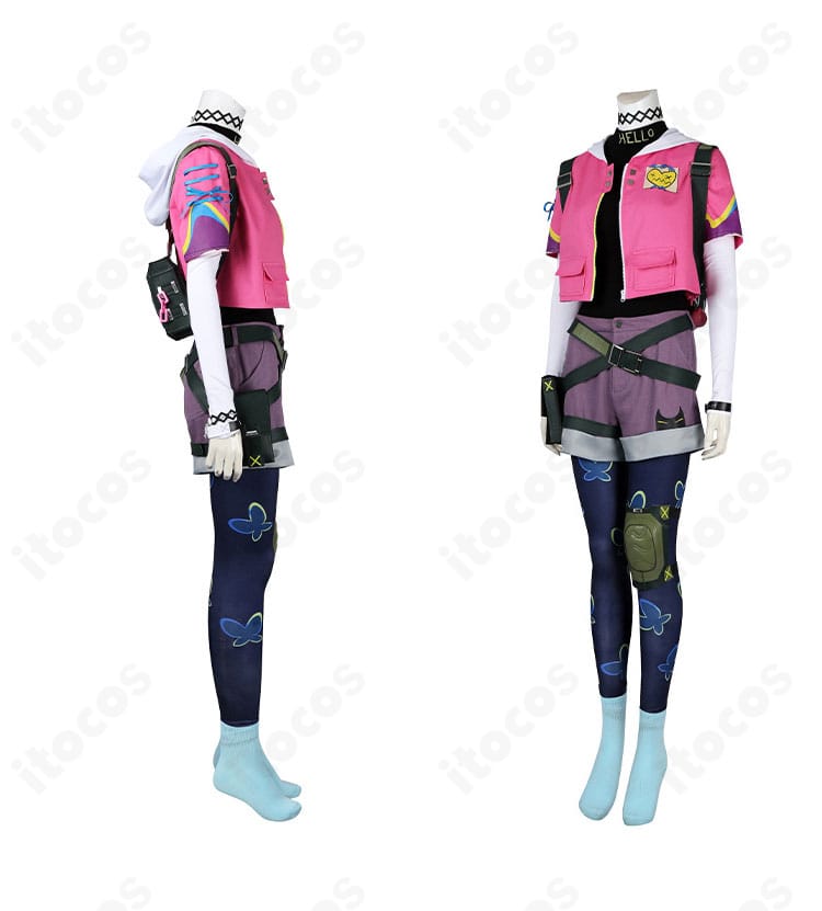 クローヴ衣装の右側面。肩袖から腰回りの切り替えとベルトワークのディテールが確認できます。